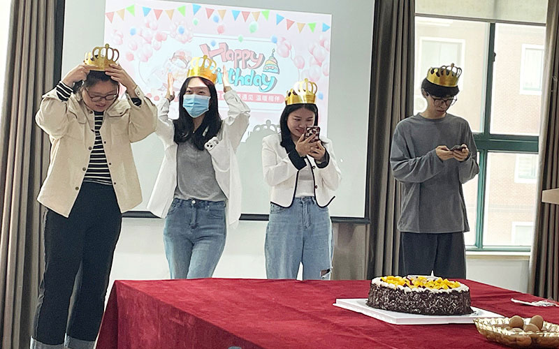 以人为本：新力锅炉照常举办5月份员工生日会，诠释企业温馨文化！
