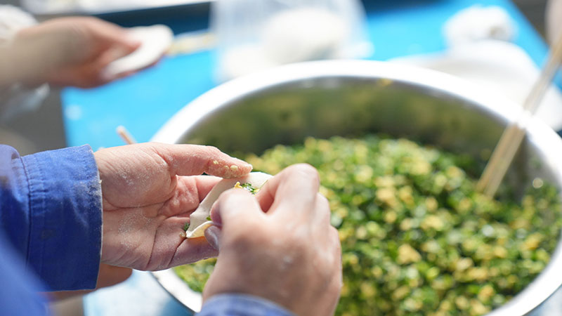 饺子飘香，暖意融融：新力锅炉员工齐心包饺子凝聚团队情谊
